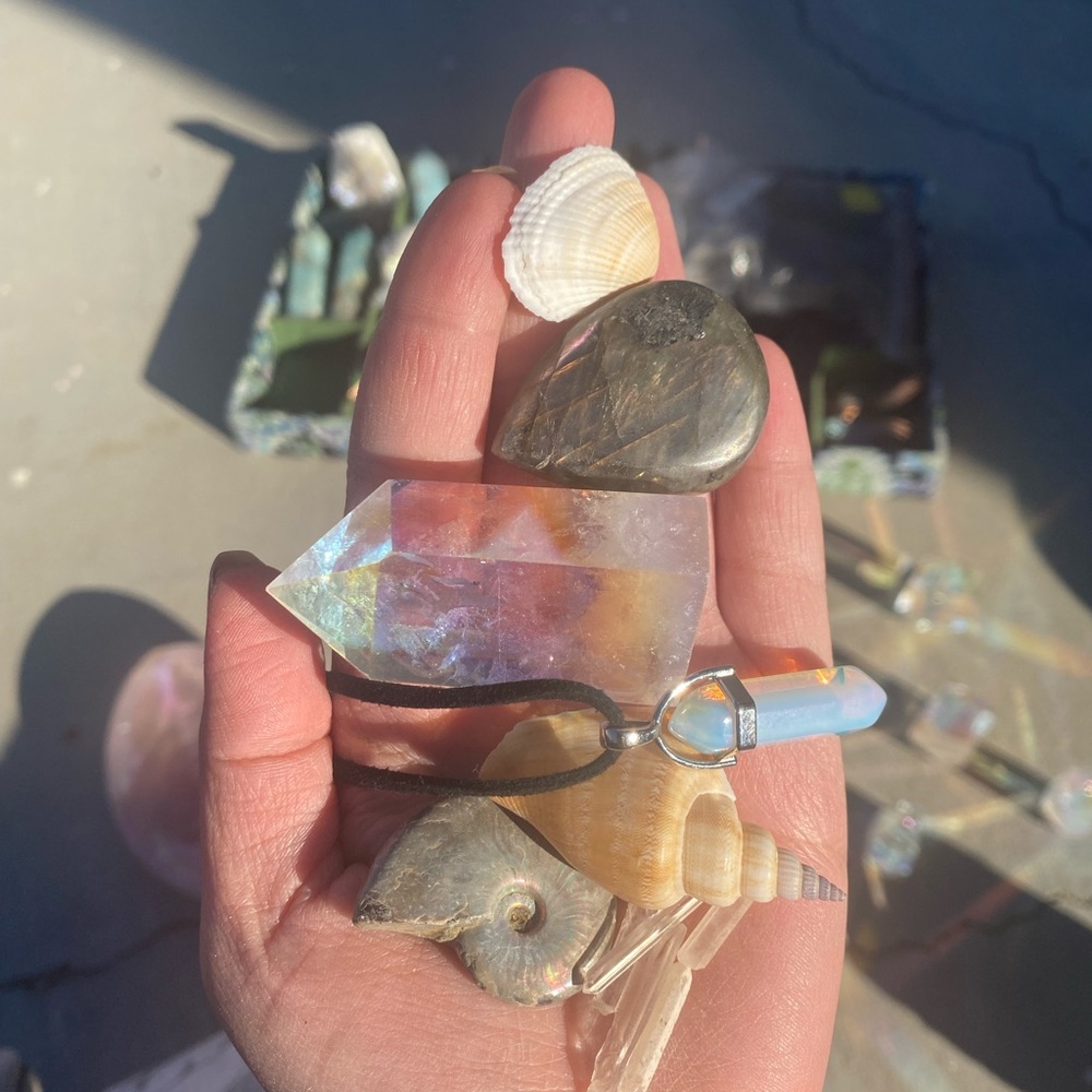✨Crystal & Shell Lot - Picture 2 of 3